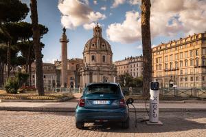 Fiat 500 la Prima 2020 года 